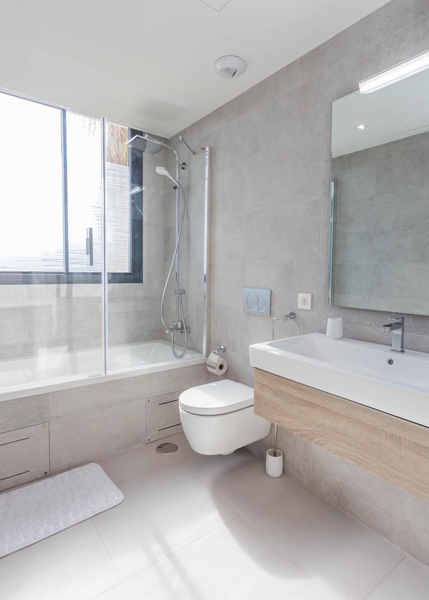 شقة Luxury 2Br Seaviews - Santa Barbara Heights فوينخيرولا المظهر الخارجي الصورة
