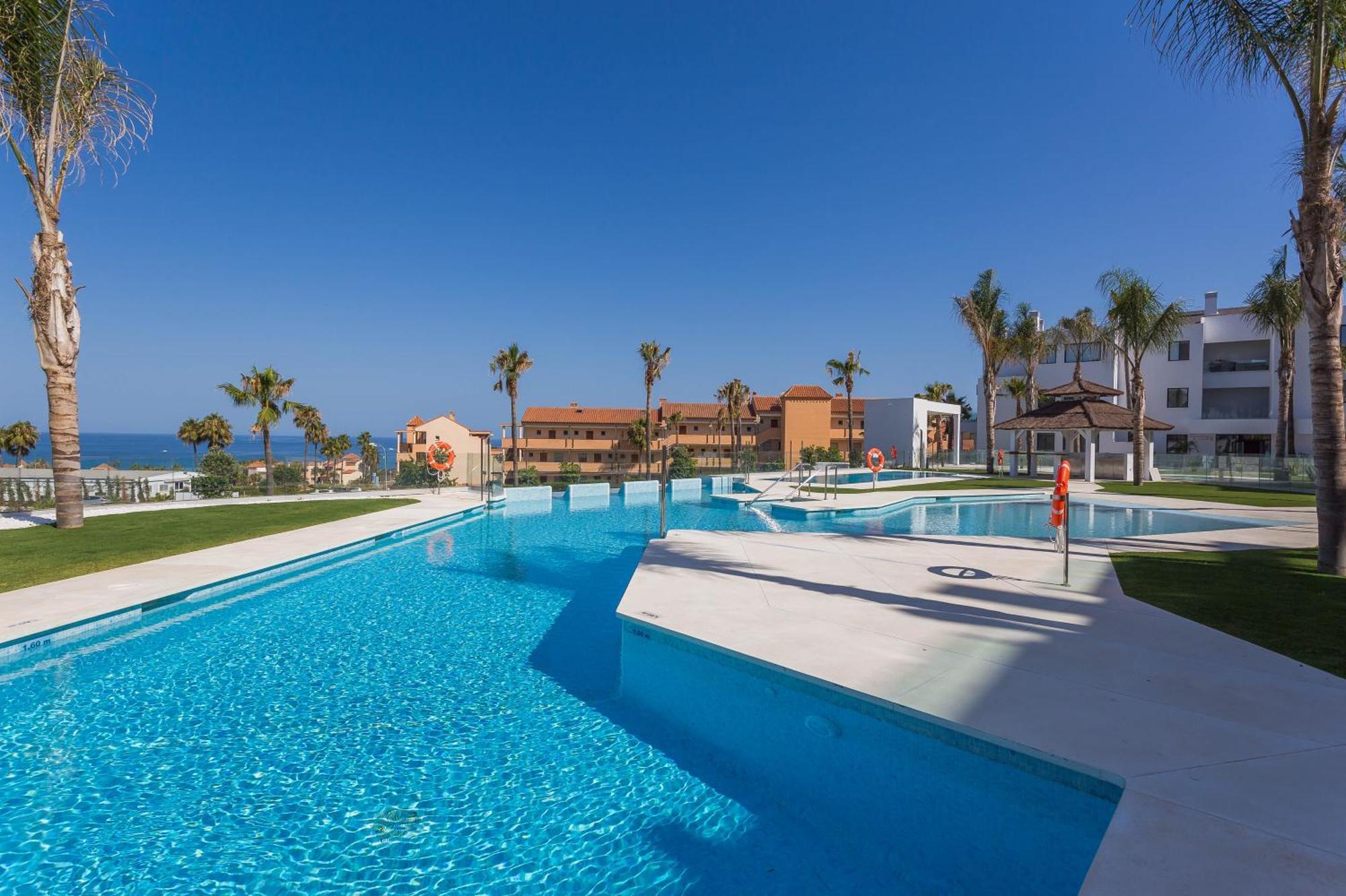 شقة Luxury 2Br Seaviews - Santa Barbara Heights فوينخيرولا المظهر الخارجي الصورة